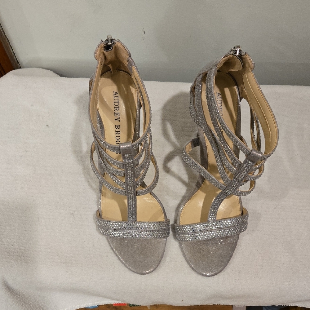 VNTG Audrey Brooke Y2K Silver Rhinestone Strappy Heels 7.5